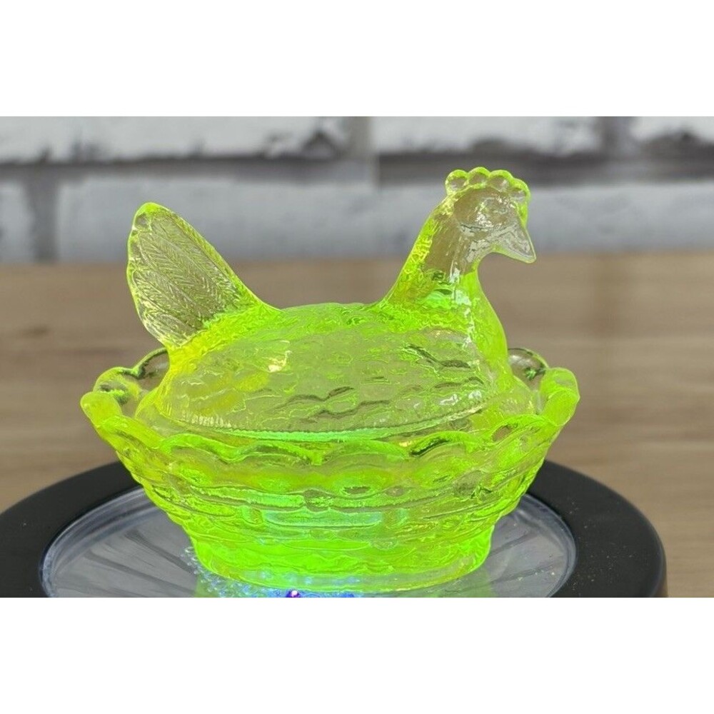 Boyd Hen on Nest Salt Cellar Uranium Vaseline Glass VINTAGE 2.25" MINT GLOWS!